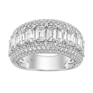 Elegant 14K White Gold Ladies Ladies Ring 3 1/4Ct Round & Emerald Cut Diamonds